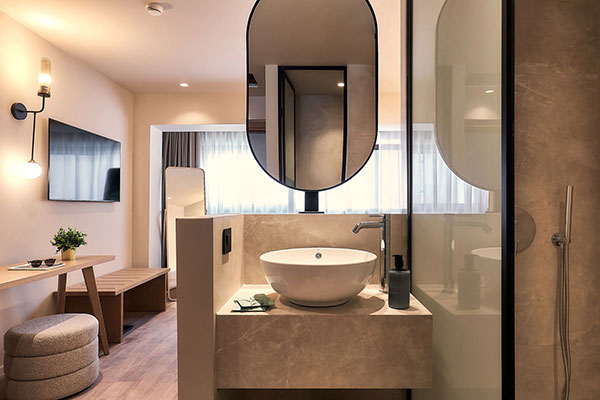 Enorme Epavli Boutique