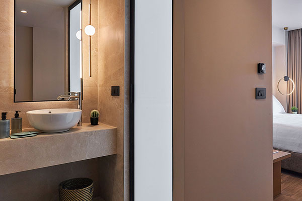 Enorme Epavli Boutique