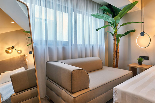 Enorme Epavli Boutique