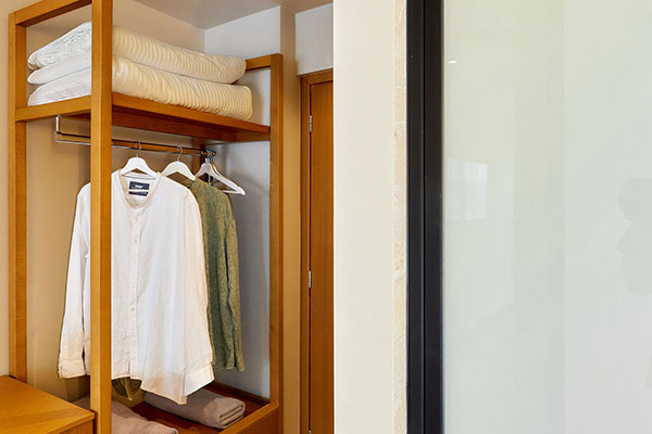 Enorme Epavli Boutique